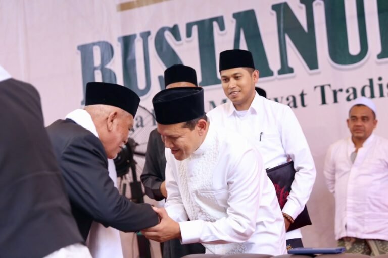 Wagub Aceh Dek Fadh Hadiri Maulid Nabi dan Muzakarah Ulama Aceh ke-15 di Dayah Bustanul Huda
