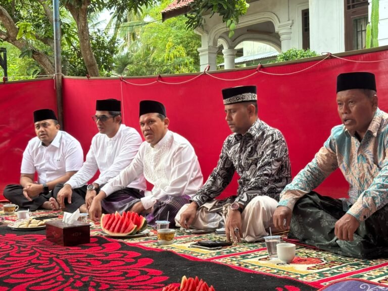 Wagub Aceh Dek Fadh Silaturahmi ke Rumah Duka Ibunda Tgk. Muharuddin di Aceh Utara