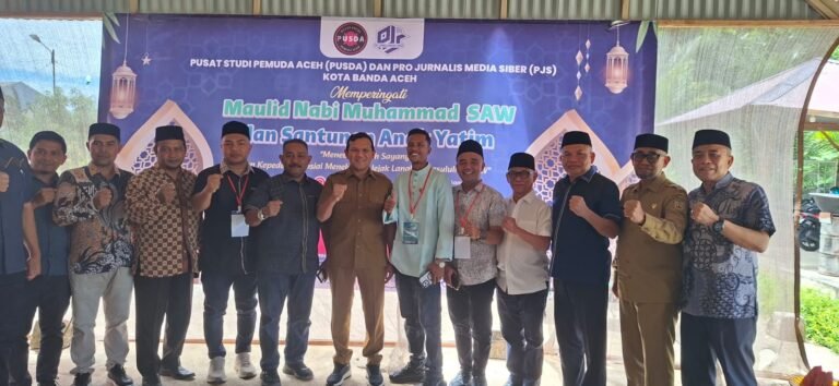 Wagub Aceh, Sekda Banda Aceh dan Ketua Dek Fad Center Hadiri Maulid Nabi dan Santuni Anak Yatim