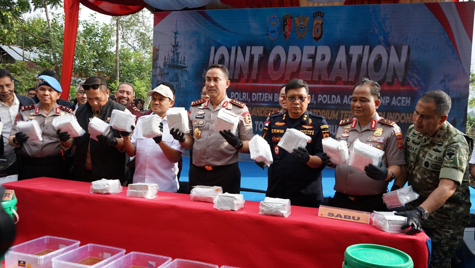 Wagub Aceh Dek Fadh Dampingi Kapolri RI di Pidie, Apresiasi Pengungkapan Lab Sabu Ilegal dan Bantuan Huntap