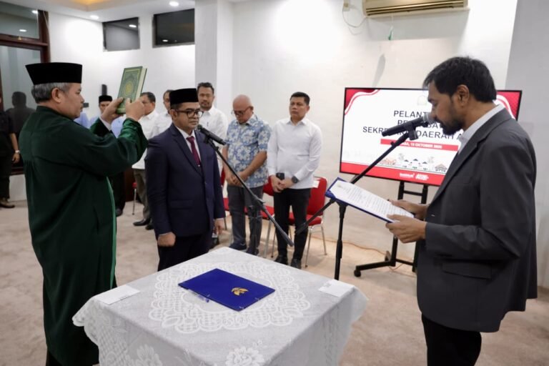 Mualem Lantik Taufik sebagai Pejabat Sekda Aceh di Medan
